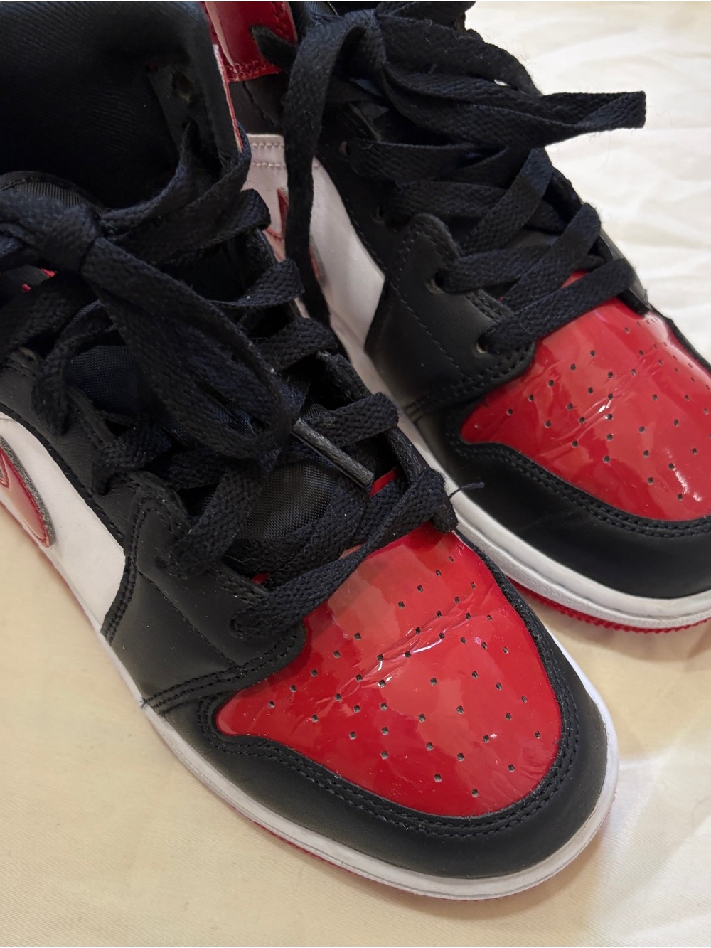 Jordan Air Jordan 1 Mid SE
Boys' Grade School Size 4.5 - Picture 4 of 8